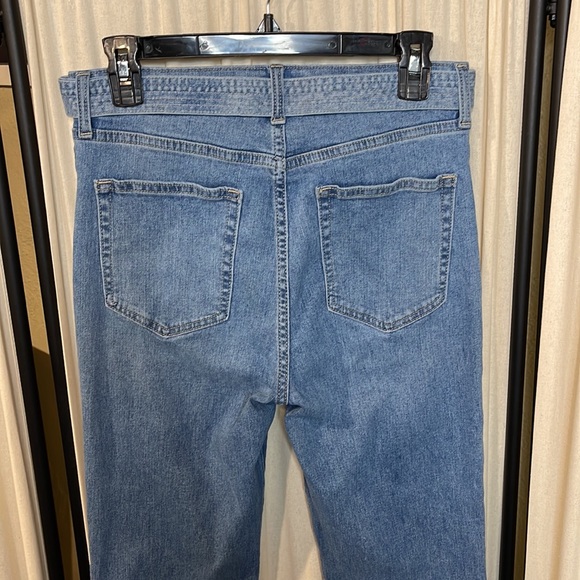 EUC- GAP HIGH RISE FLARE JEANS WITH BELT SIZE 6/28 R - Picture 7 of 9